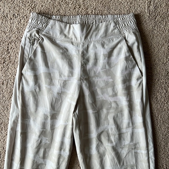 Athleta Brooklyn Textured Jogger Camo Abalone Grey Cream - Picture 5 of 10